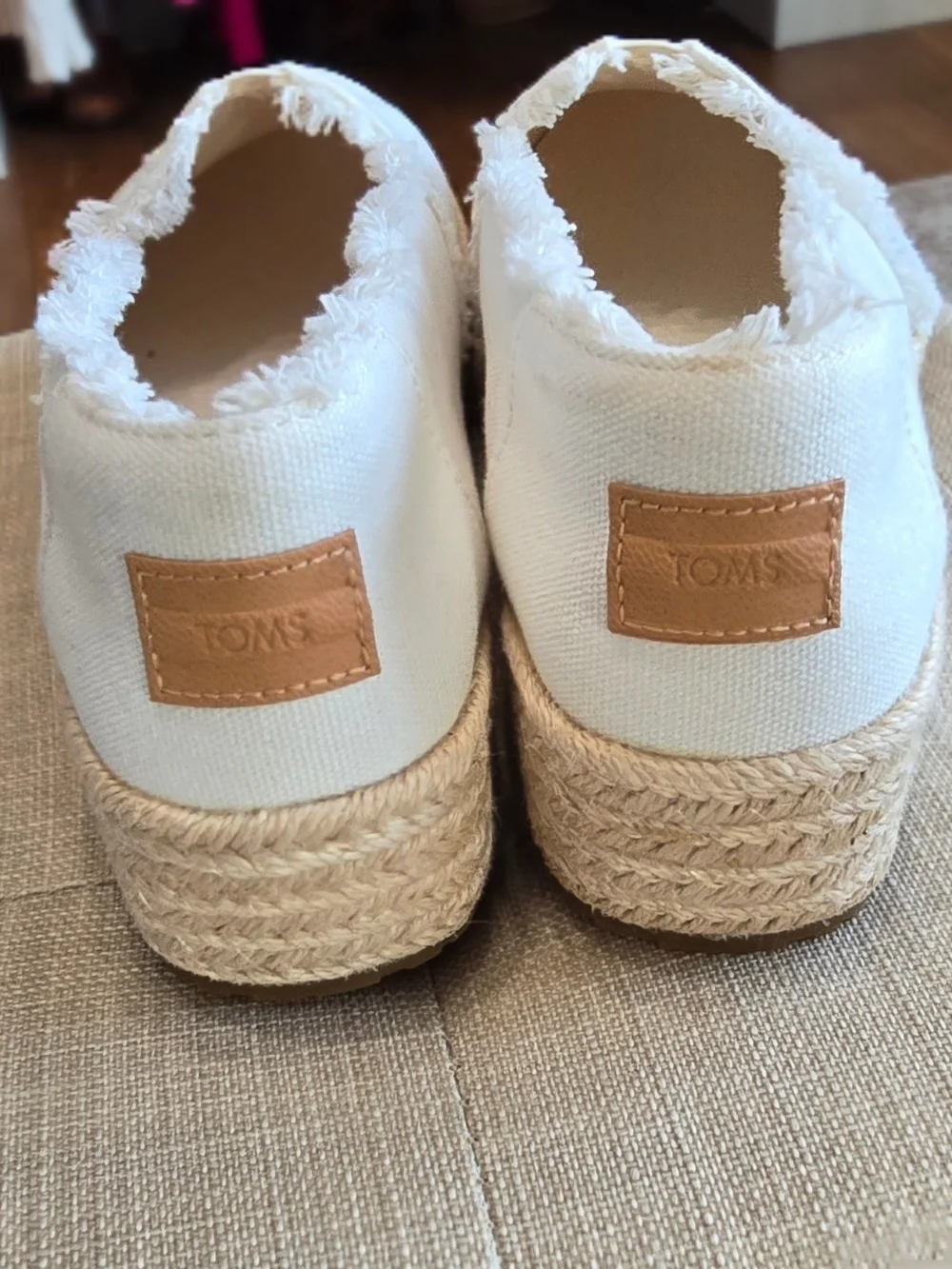 Toms white canvas
